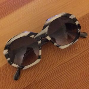 Elizabeth & James Sunglasses 😎